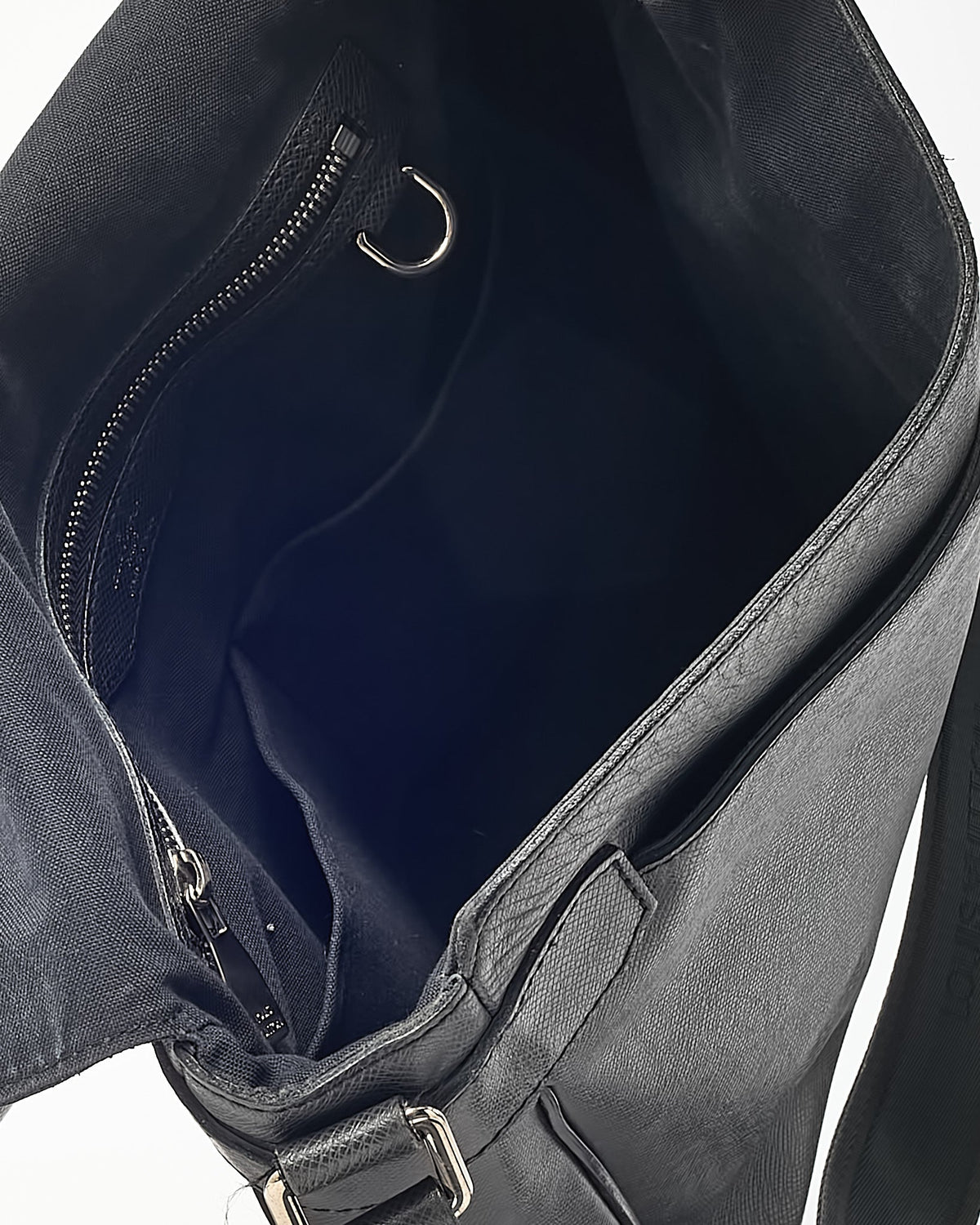 Louis Vuitton Black Taiga Leather Messenger Bag