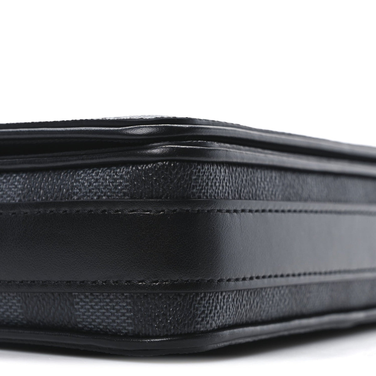 Damier Graphite 3D Studio Messenger